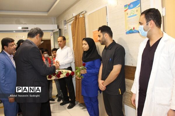 گرامیداشت سالروز ولادت حضرت زینب کبری (س) و روز پرستار در بوشهر توسط دانش آموزان پیشتاز