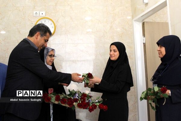 گرامیداشت سالروز ولادت حضرت زینب کبری (س) و روز پرستار در بوشهر توسط دانش آموزان پیشتاز