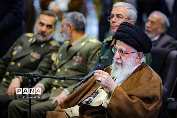 بازدید فرمانده‌کل قوا از نمایشگاه دستاوردهای نیروی هوافضای سپاه پاسداران