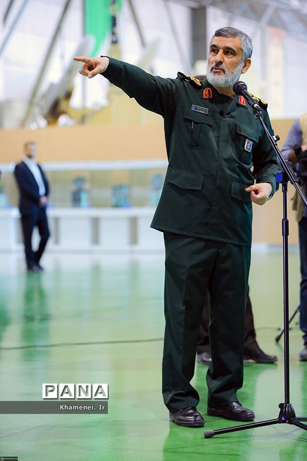 بازدید فرمانده‌کل قوا از نمایشگاه دستاوردهای نیروی هوافضای سپاه پاسداران
