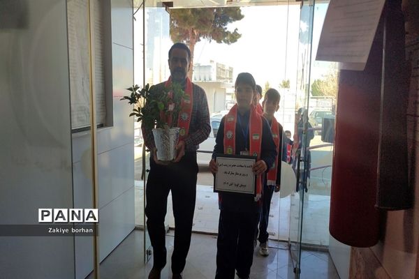 گرامیداشت ولادت حضرت زینب و روز پرستار  توسط دانش‌آموزان پیشتاز دبستان کوشا