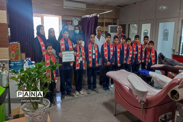 گرامیداشت ولادت حضرت زینب و روز پرستار  توسط دانش‌آموزان پیشتاز دبستان کوشا