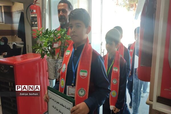 گرامیداشت ولادت حضرت زینب و روز پرستار  توسط دانش‌آموزان پیشتاز دبستان کوشا