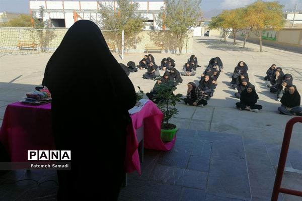 برگزاری جشن ولادت حضرت زینب (س) و روز پرستار در دبیرستان شهید حبیبی کاشمر