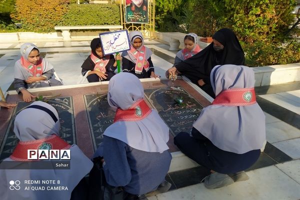 بازدید دانش‌آموزان دبستان ١۵ خرداد کاشمر از کتابخانه آرامگاه آیت‌‌الله مدرس