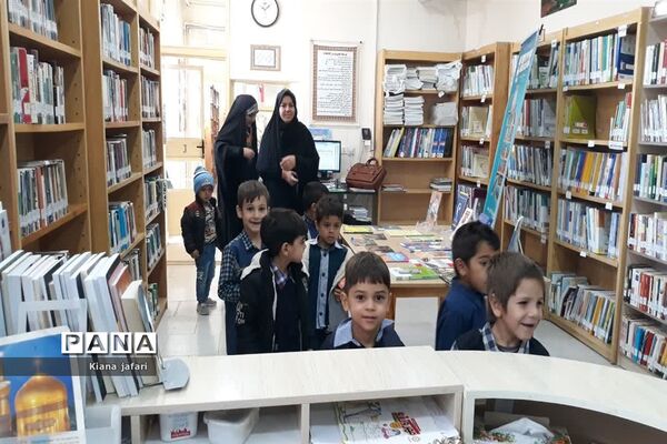 بازدید دانش‌آموزان از کتابخانه باقرالعلوم ریوش