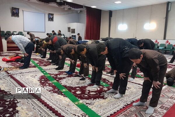 نماز جماعت در دبیرستان علامه طباطبایی ناحیه 2ری