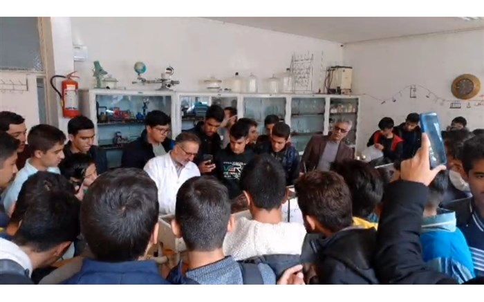 برگزاری رویداد آزمایشگاه با حضور بیش از پانصد دانش آموز در پژوهش سرای نجف آباد
