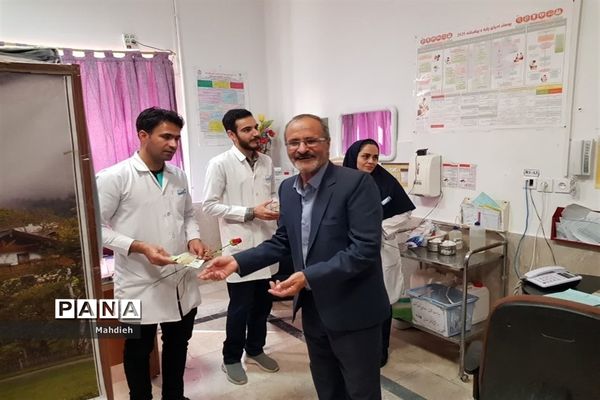 تجلیل از پرستاران بیمارستان مدرس توسط اداره اوقاف وامور خیریه کاشمر