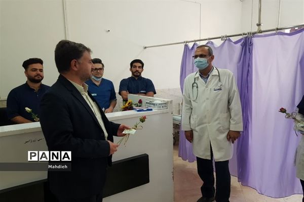 تجلیل از پرستاران بیمارستان مدرس توسط اداره اوقاف وامور خیریه کاشمر