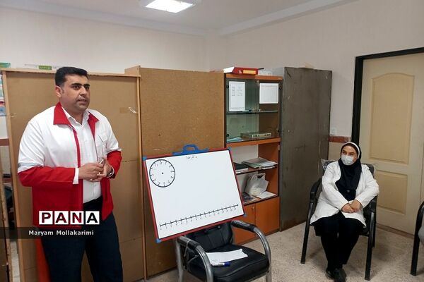 آموزش کمک‌های اولیه در جلسه شورای معلمان شهرستان‌دماوند