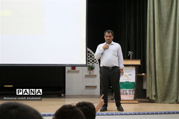 روز اول دوره آموزشی دانش‌آموز خبرنگاران پسر اهواز