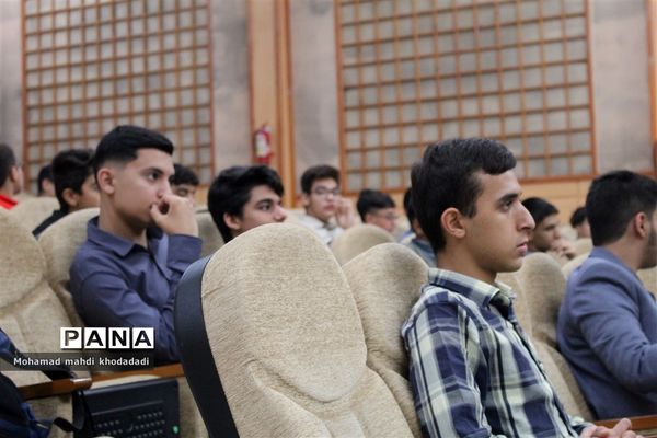 روز اول دوره آموزشی دانش‌آموز خبرنگاران پسر اهواز