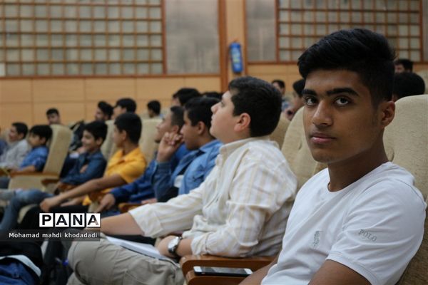 روز اول دوره آموزشی دانش‌آموز خبرنگاران پسر اهواز