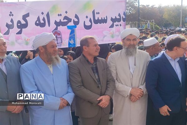 تجمع بزرگ دانش‌آموزان، در محل میدان امام خمینی(ره) شهر آشخانه
