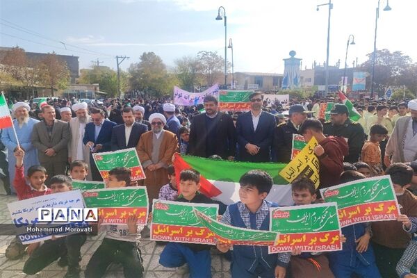تجمع بزرگ دانش‌آموزان، در محل میدان امام خمینی(ره) شهر آشخانه