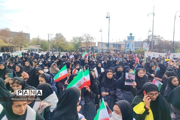تجمع بزرگ دانش‌آموزان، در محل میدان امام خمینی(ره) شهر آشخانه