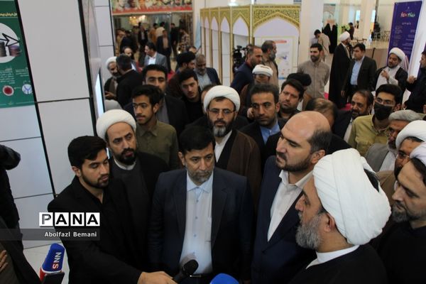 بازدید معاون اجرایی رئیس جمهوری از نمایشگاه «روایت پیشرفت» در قم