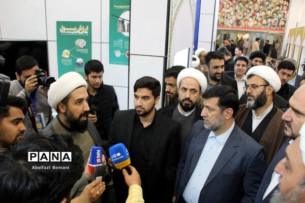 بازدید معاون اجرایی رئیس جمهوری از نمایشگاه «روایت پیشرفت» در قم