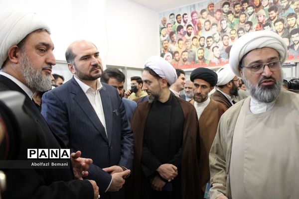بازدید معاون اجرایی رئیس جمهوری از نمایشگاه «روایت پیشرفت» در قم