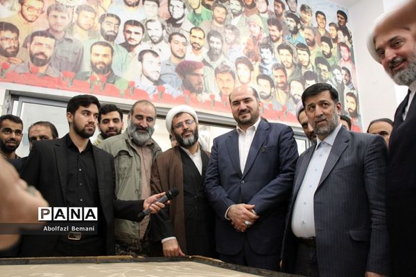 بازدید معاون اجرایی رئیس جمهوری از نمایشگاه «روایت پیشرفت» در قم