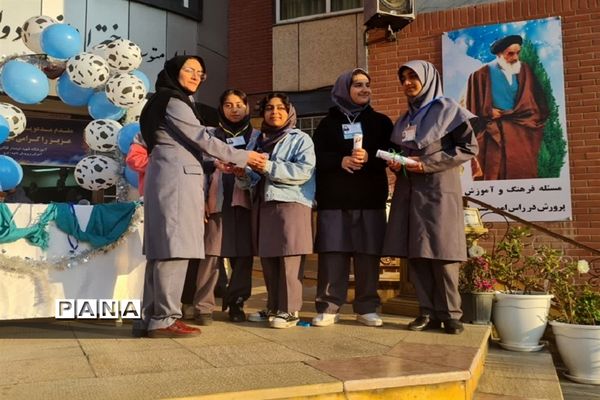 جشن افتتاحیه سفیران سلامت در دبیرستان شهید تیمسار فلاحی ناحیه یک کرج