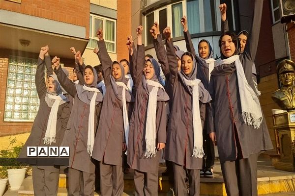 جشن افتتاحیه سفیران سلامت در دبیرستان شهید تیمسار فلاحی ناحیه یک کرج