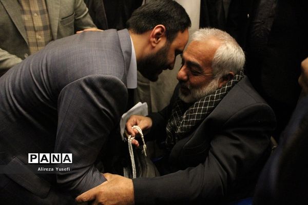 بازدید سخنگوی دولت از نخستین نمایشگاه «روایت پیشرفت» در قم