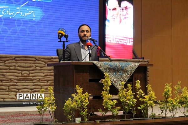 بازدید سخنگوی دولت از نخستین نمایشگاه «روایت پیشرفت» در قم