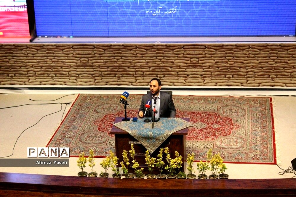 بازدید سخنگوی دولت از نخستین نمایشگاه «روایت پیشرفت» در قم