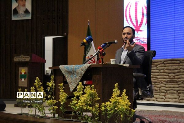 بازدید سخنگوی دولت از نخستین نمایشگاه «روایت پیشرفت» در قم