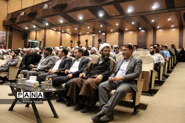 بازدید سخنگوی دولت از نخستین نمایشگاه «روایت پیشرفت» در قم