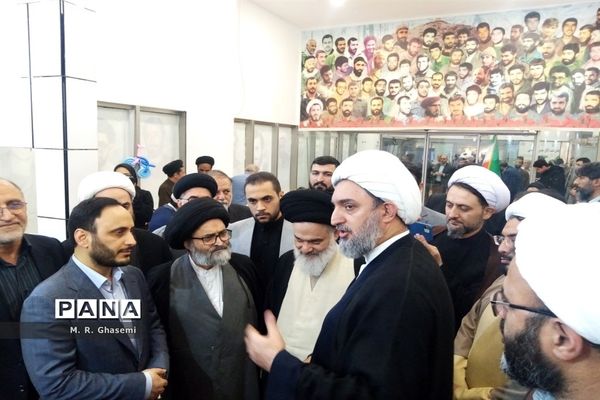 بازدید سخنگوی دولت از نخستین نمایشگاه «روایت پیشرفت» در قم