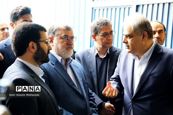 بازدید استاندار آذربایجان غربی از واحد های صنعتی