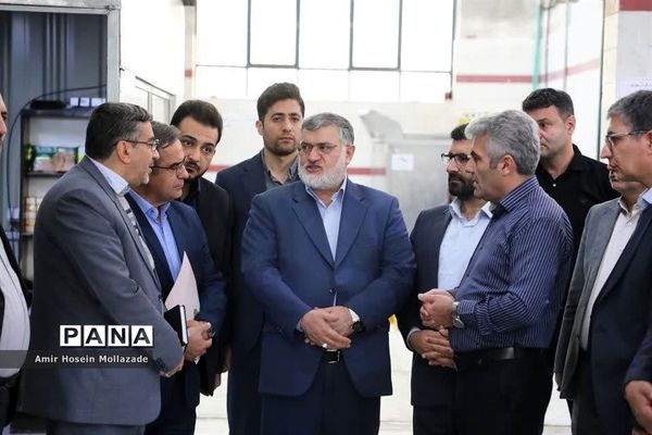 بازدید استاندار آذربایجان غربی از واحد های صنعتی