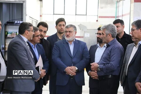 بازدید استاندار آذربایجان غربی از واحد های صنعتی