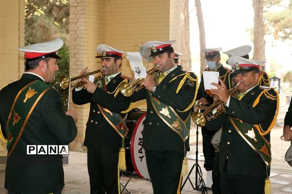 آیین غبارروبی و عطرافشانی مزار مطهر شهدای شهرستان قدس