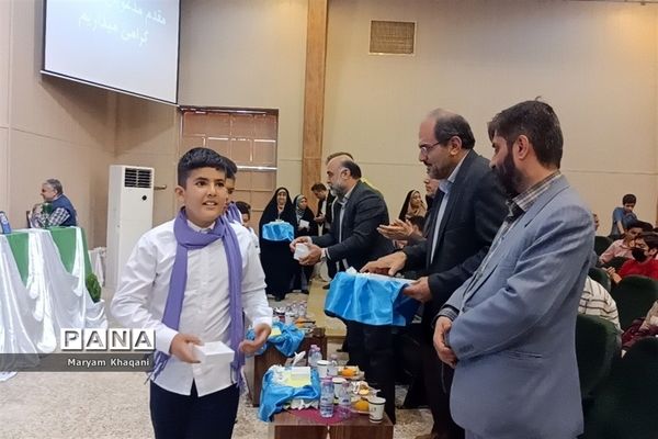 تجلیل از ستارگان قرآنی ناحیه 3 شیراز