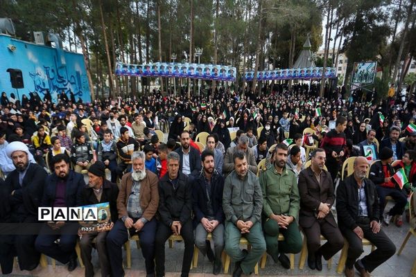 آیین ادای احترام و غبارروبی مزار شهدای مدافع حرم منطقه ۱۴ شهرداری اصفهان