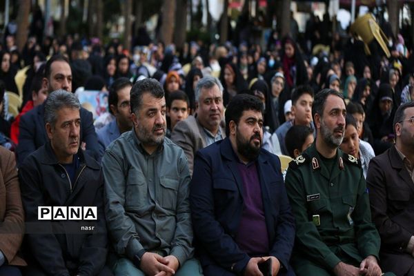 آیین ادای احترام و غبارروبی مزار شهدای مدافع حرم منطقه ۱۴ شهرداری اصفهان