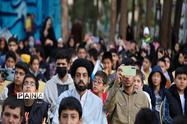 آیین ادای احترام و غبارروبی مزار شهدای مدافع حرم منطقه ۱۴ شهرداری اصفهان