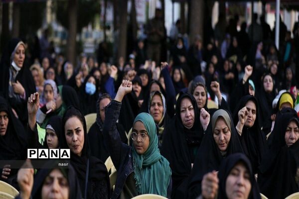 آیین ادای احترام و غبارروبی مزار شهدای مدافع حرم منطقه ۱۴ شهرداری اصفهان