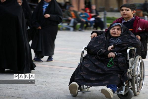 آیین ادای احترام و غبارروبی مزار شهدای مدافع حرم منطقه ۱۴ شهرداری اصفهان