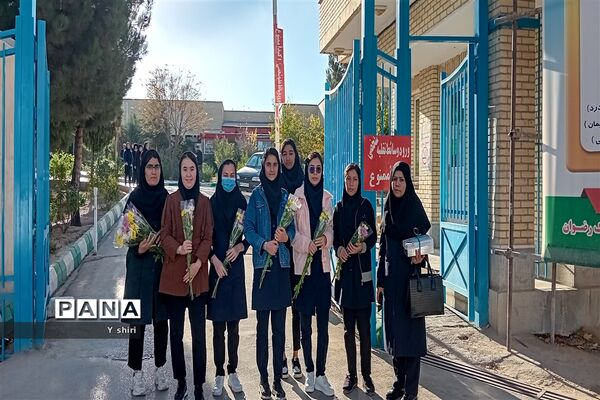گرامیداشت ولادت حضرت زینب(س)و روز پرستار توسط دانش‌آموزان دبیرستان نسیبه