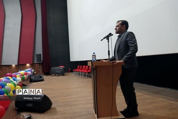 مراسم تجلیل از رتبه‌های برتر کنکور سراسری در اسلامشهر