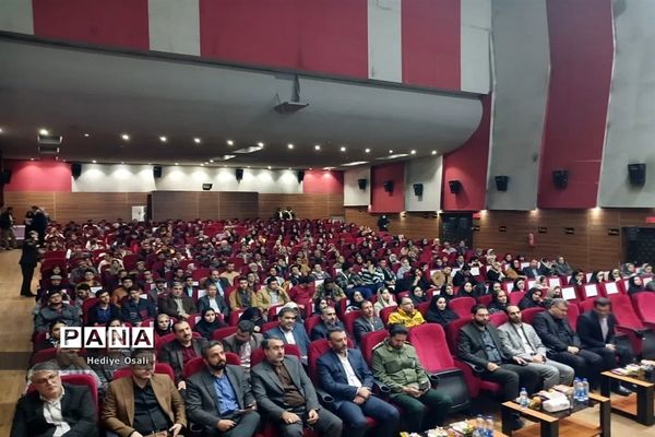 مراسم تجلیل از رتبه‌های برتر کنکور سراسری در اسلامشهر