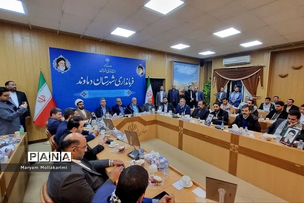 دیدار دانش‌آموزان نخبه شهرستان‌ دماوند با وزیر کشور