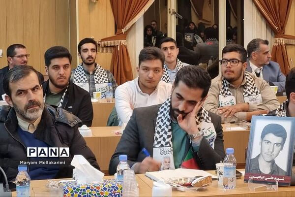 دیدار دانش‌آموزان نخبه شهرستان‌ دماوند با وزیر کشور