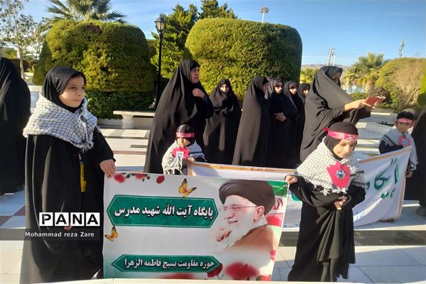 غبارروبی گلزار شهدای آرامگاه شهیدمدرس