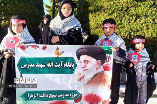 غبارروبی گلزار شهدای آرامگاه شهیدمدرس